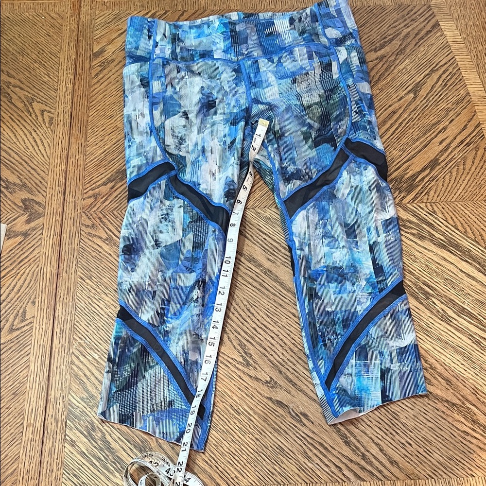 Lululemon Athletica crop leggings with side pockets